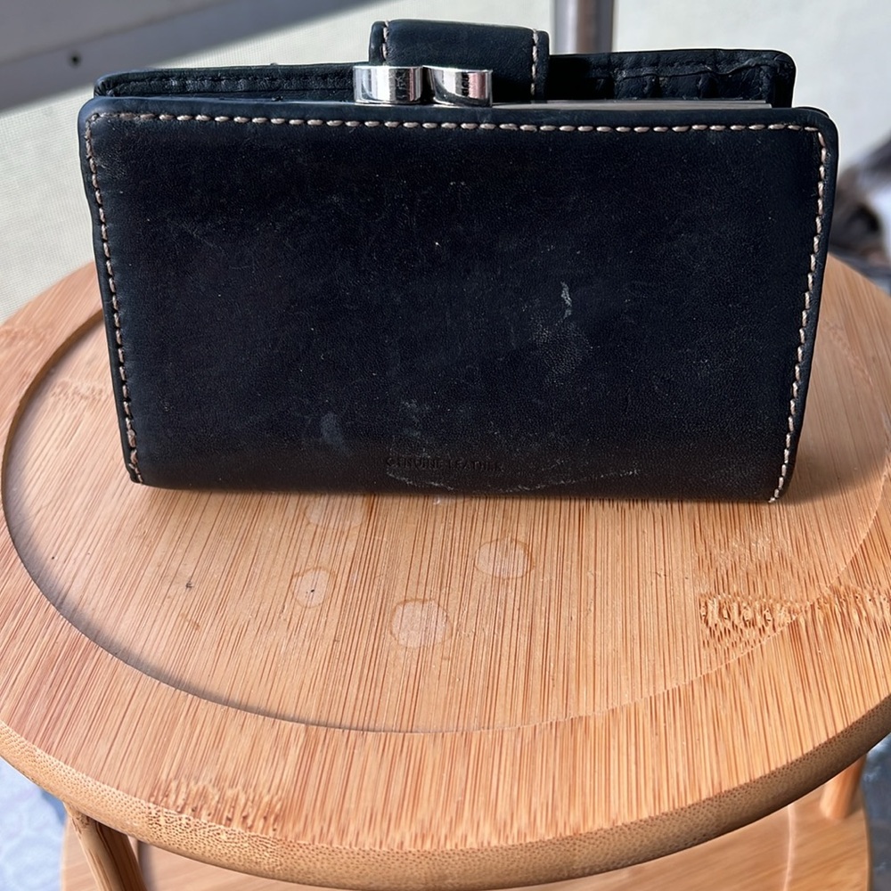 Womens black leather kisslock wallet - Picture 3 of 8